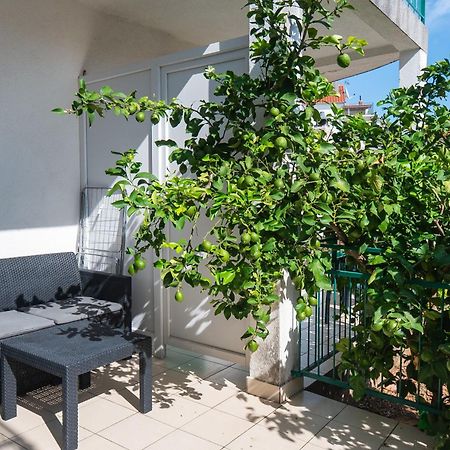 Apartments Polly Primosten Exterior photo