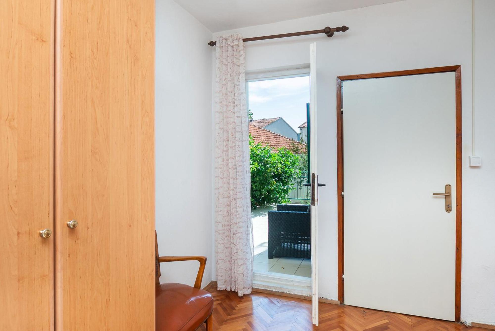 Apartments Polly Primosten Exterior photo