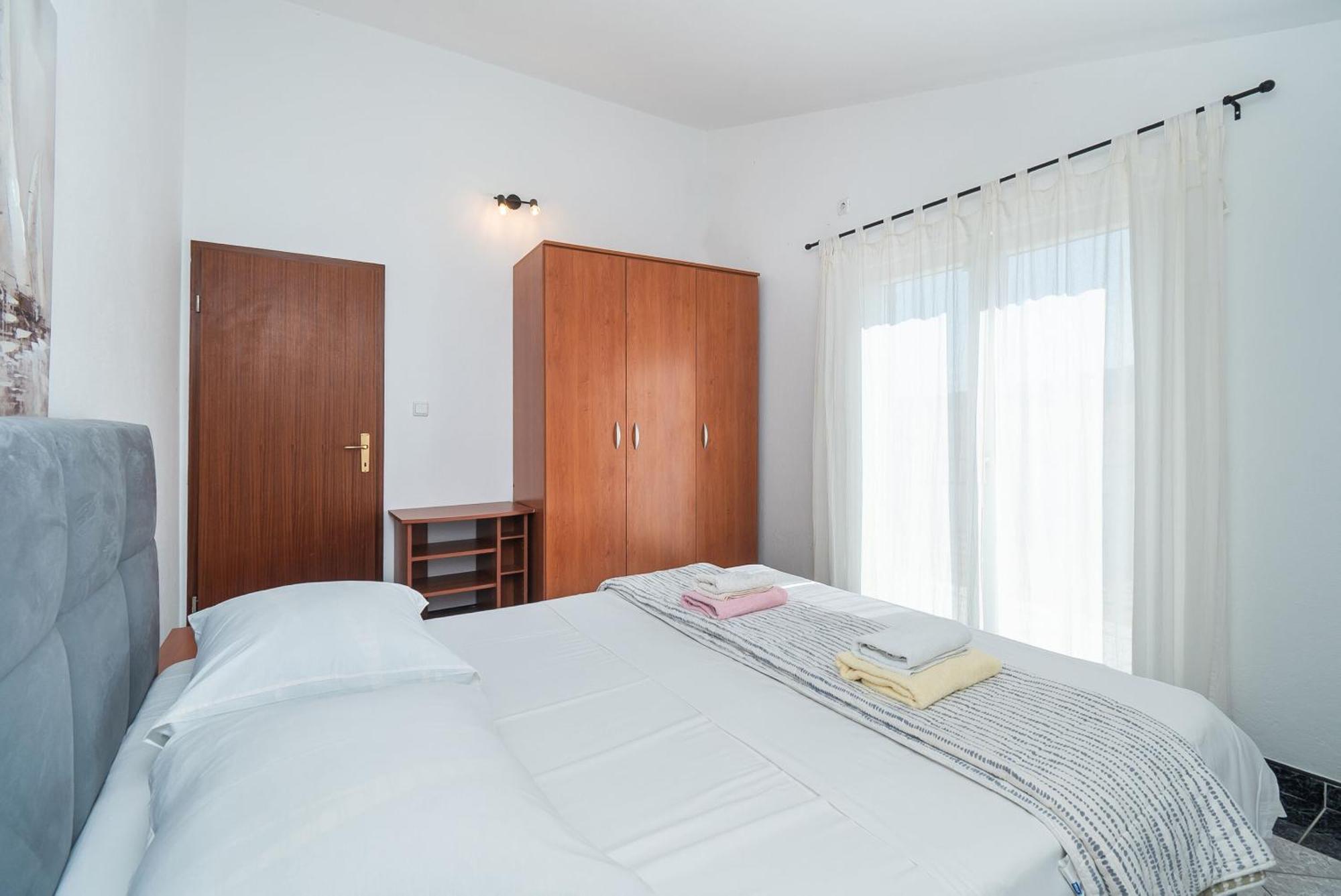 Apartments Polly Primosten Exterior photo