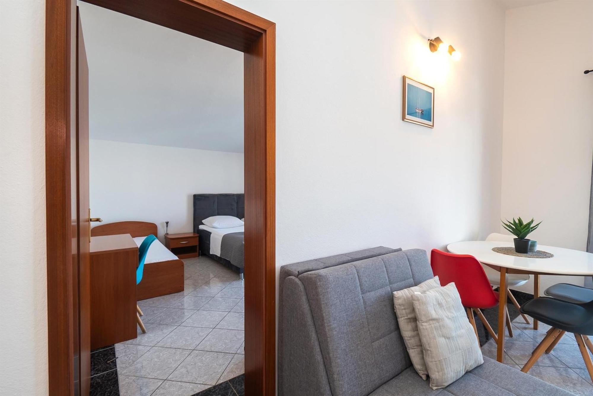 Apartments Polly Primosten Exterior photo