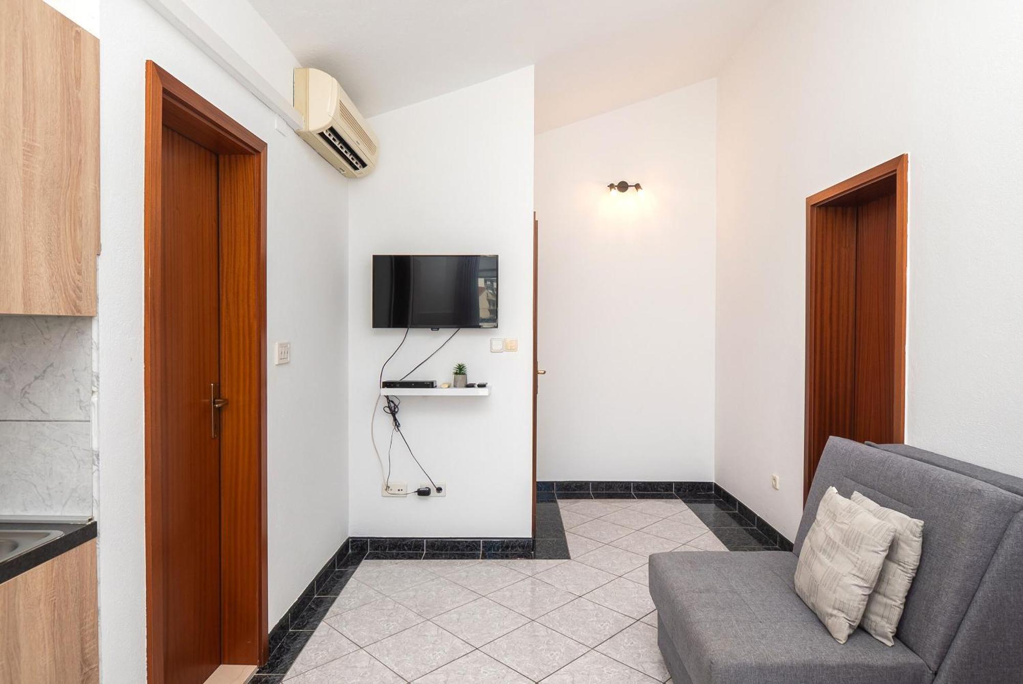 Apartments Polly Primosten Exterior photo