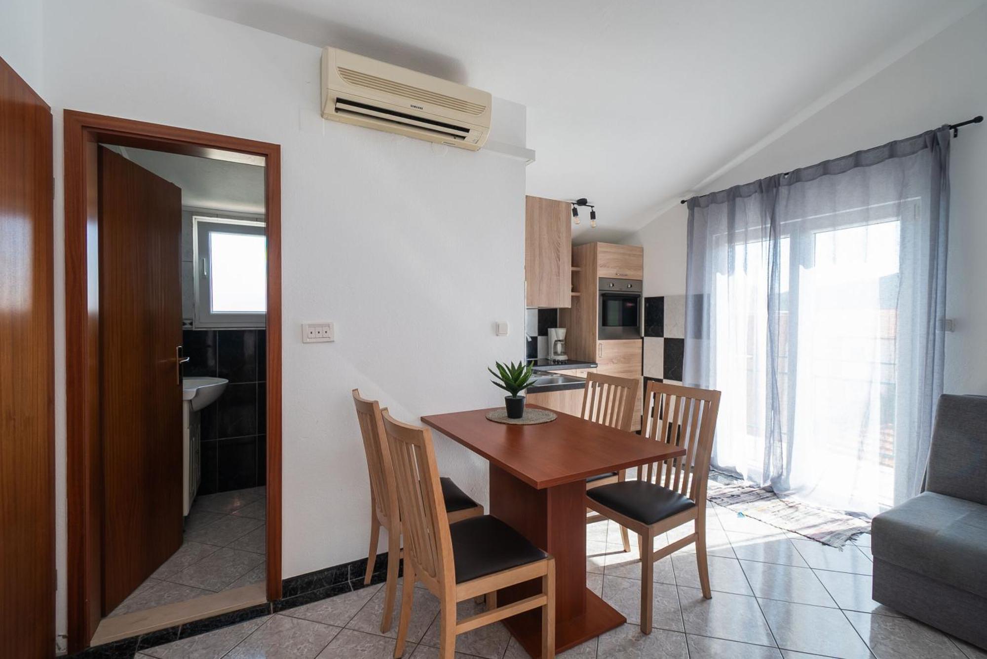 Apartments Polly Primosten Exterior photo