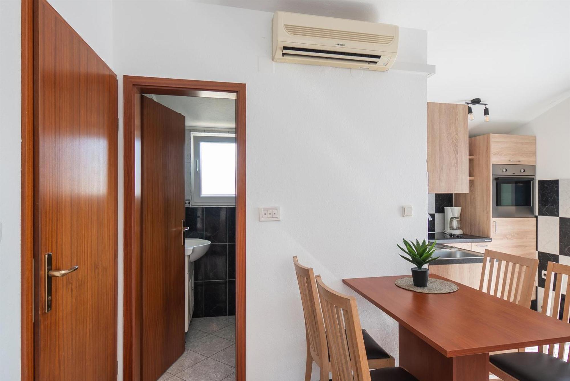 Apartments Polly Primosten Exterior photo