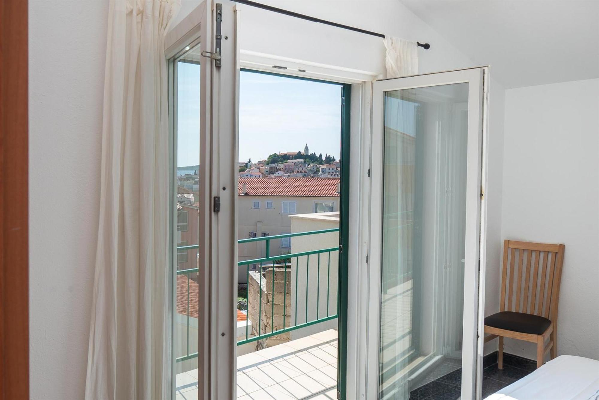 Apartments Polly Primosten Exterior photo