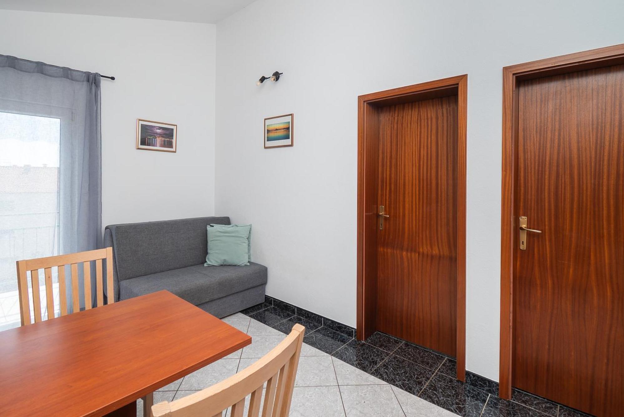 Apartments Polly Primosten Exterior photo