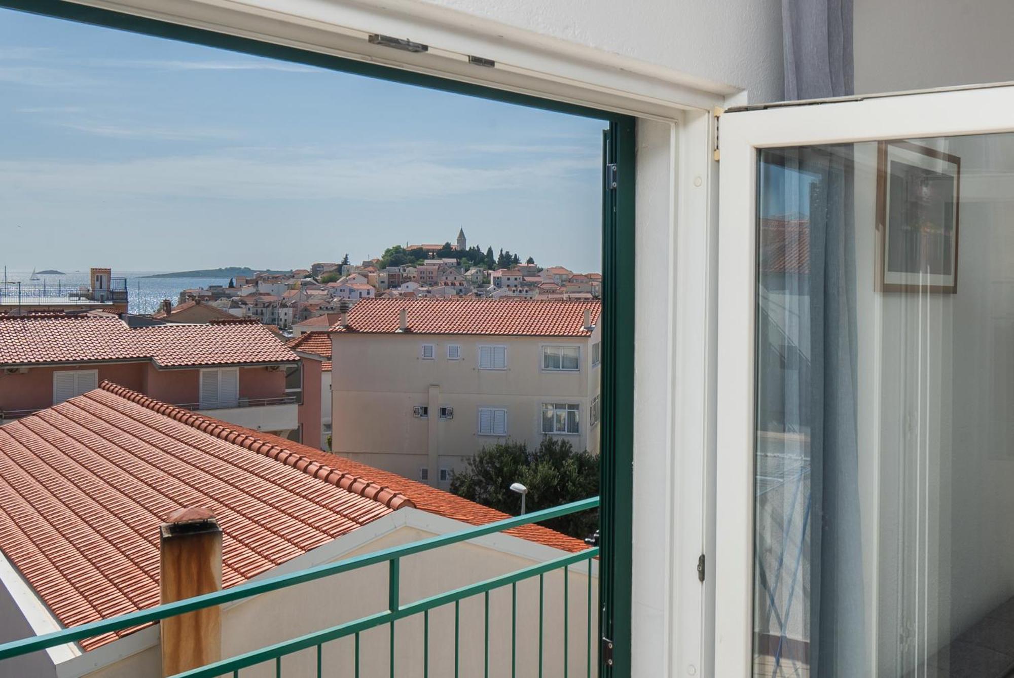 Apartments Polly Primosten Exterior photo