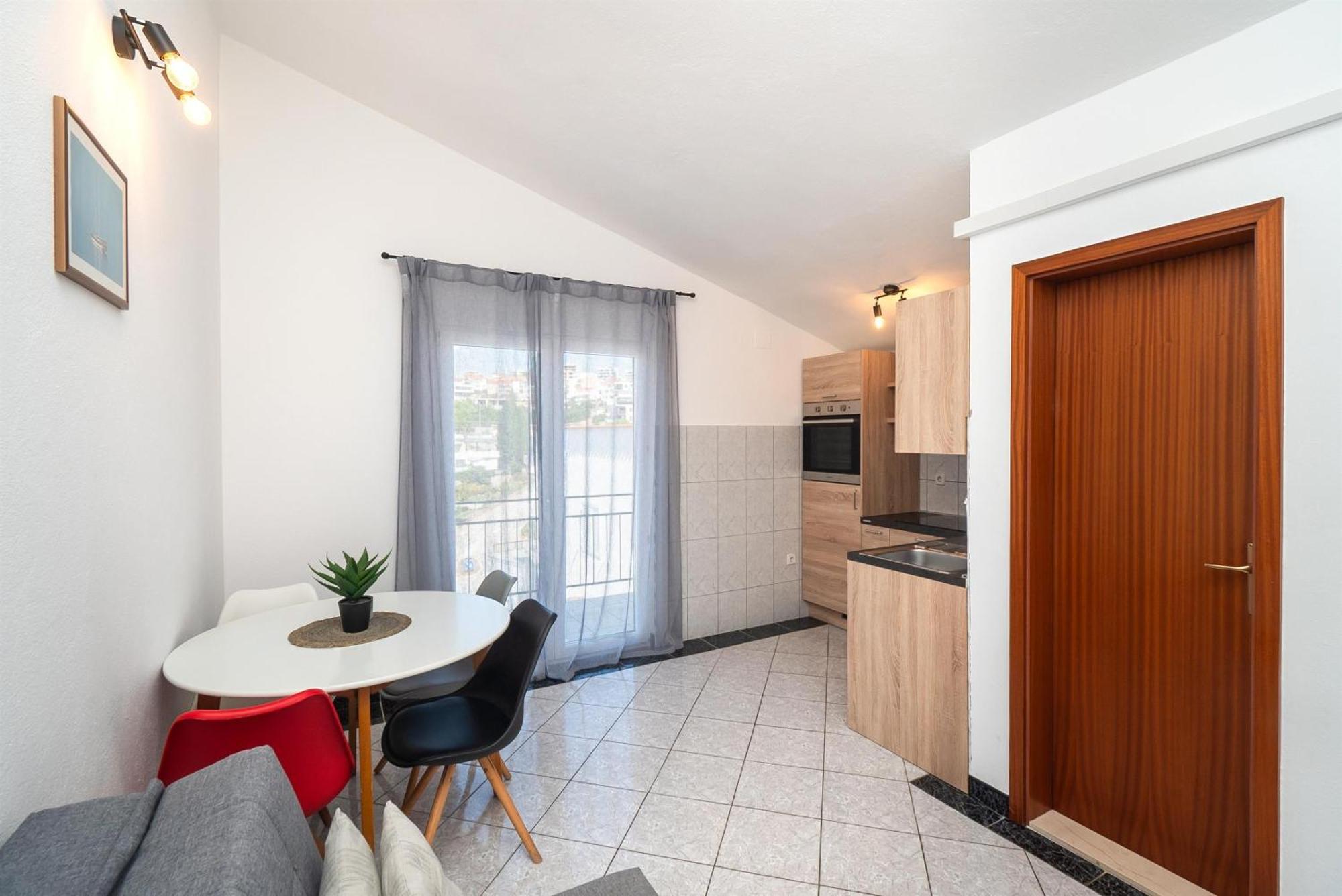 Apartments Polly Primosten Exterior photo
