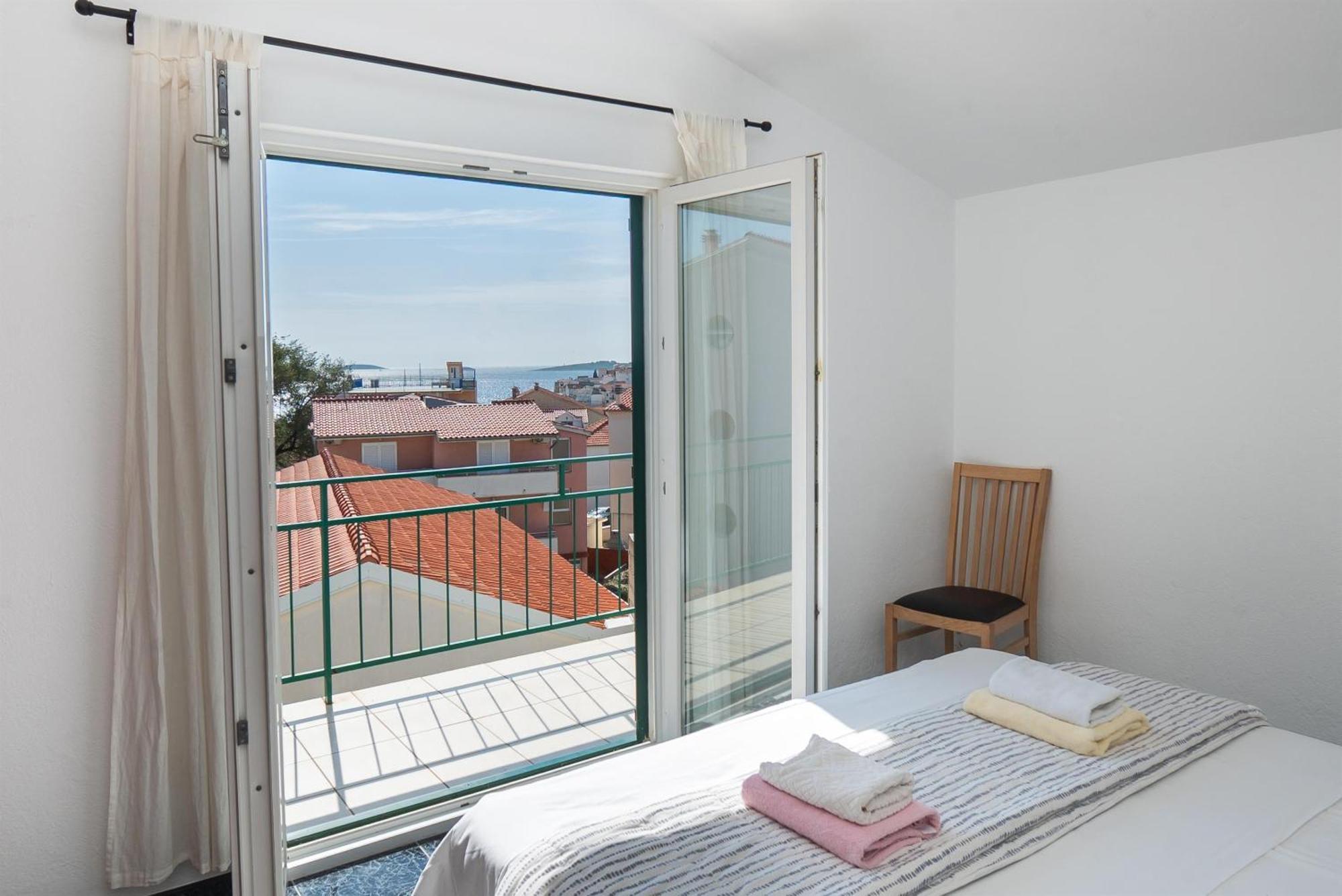 Apartments Polly Primosten Exterior photo