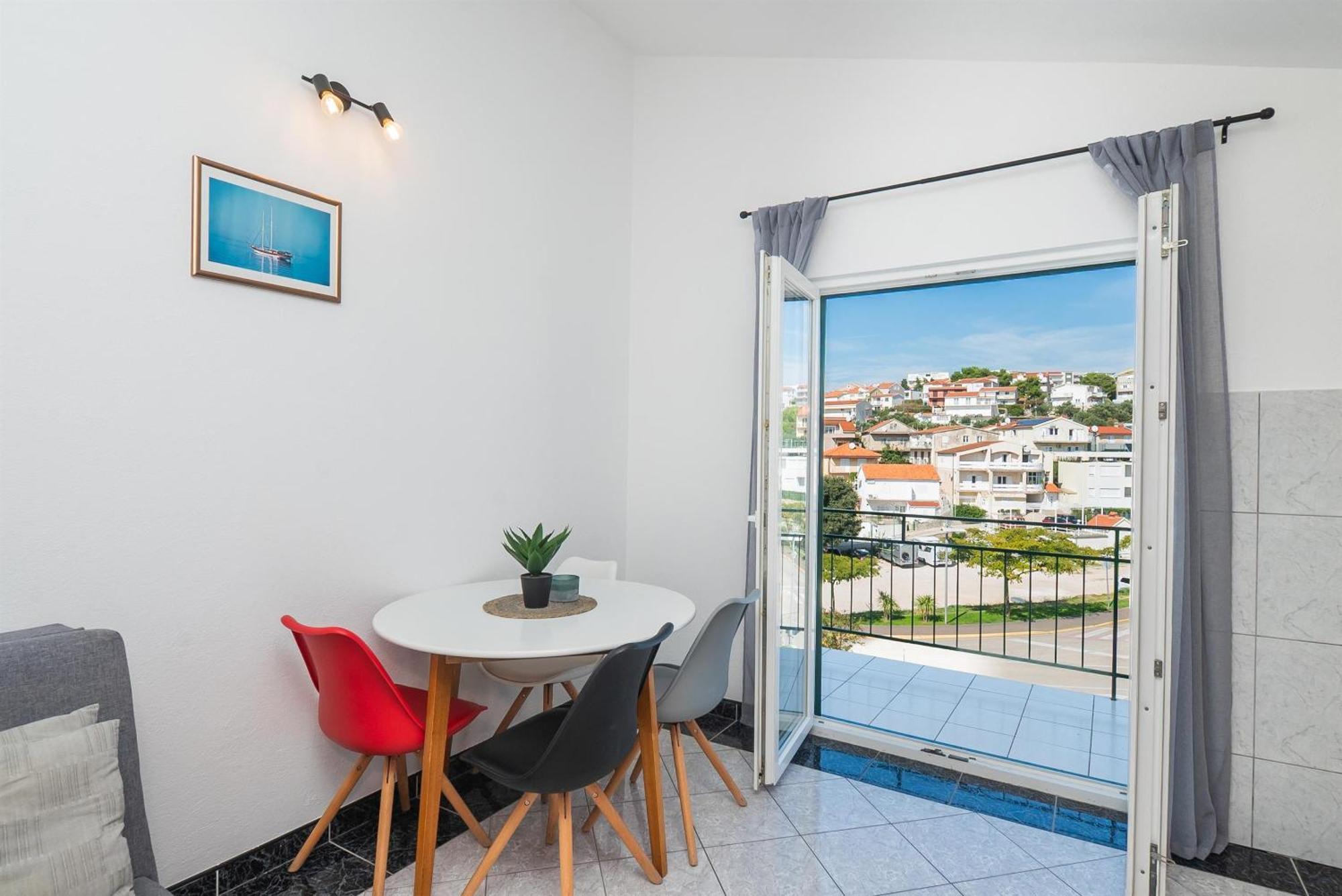 Apartments Polly Primosten Exterior photo