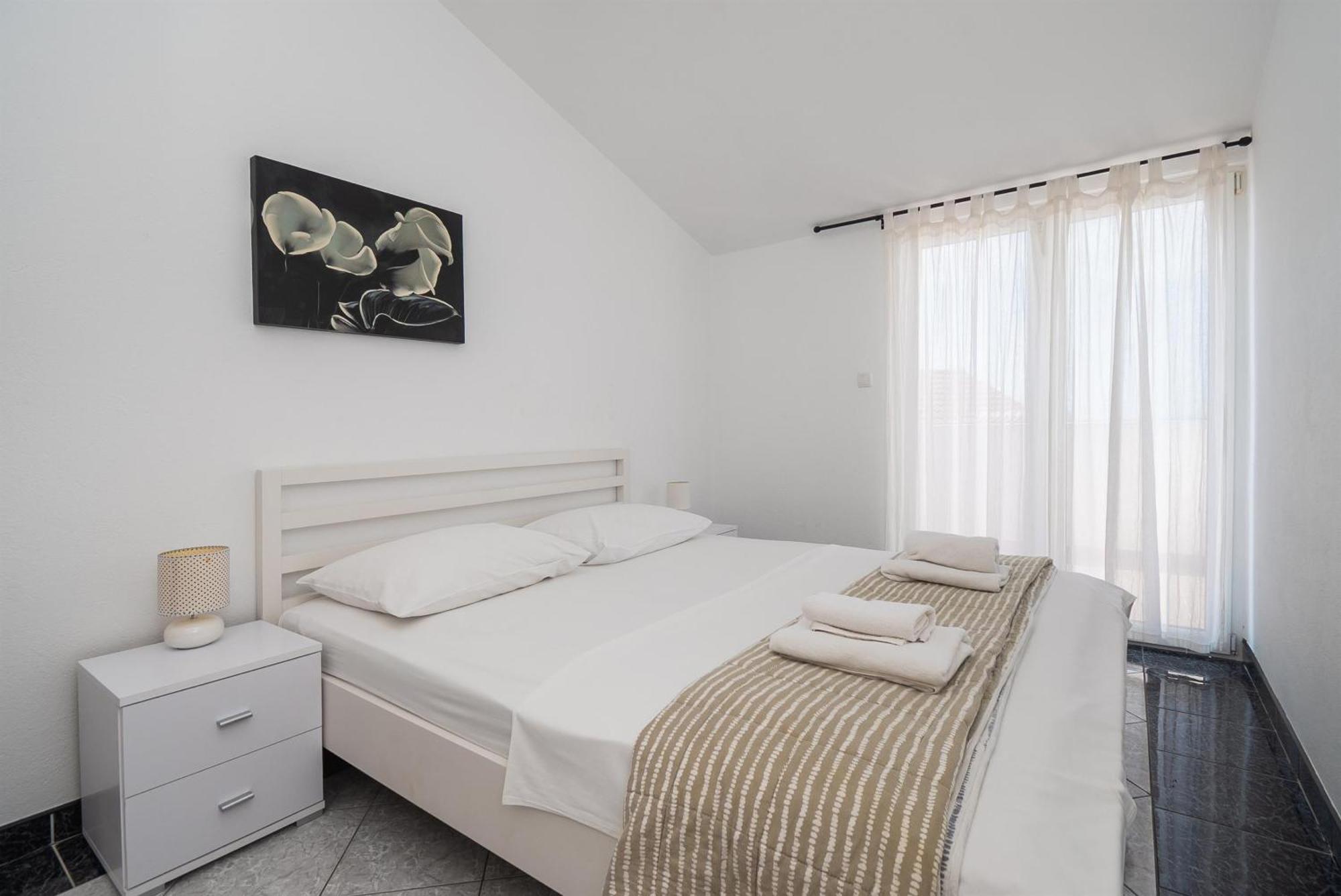 Apartments Polly Primosten Exterior photo
