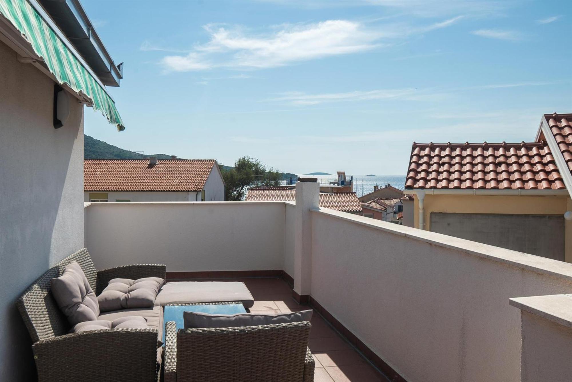 Apartments Polly Primosten Exterior photo