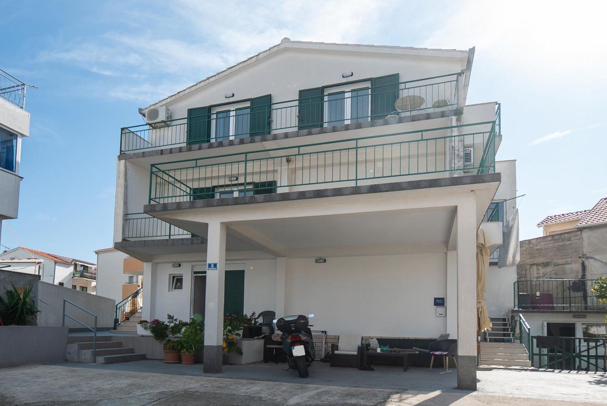 Apartments Polly Primosten Exterior photo